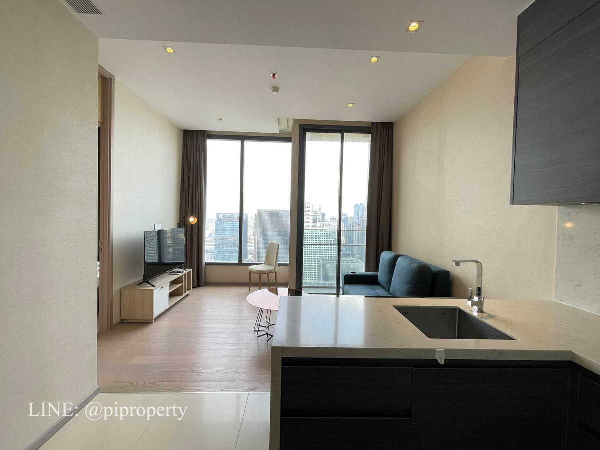 ให้เช่าคอนโดสุขุมวิท อโศก ทองหล่อ : ให้เช่าห้องชุด 1 ห้องนอน ตกแต่งครบครัน ที่ Esse Asoke ชั้นสูง หันหน้าไปทางทิศเหนือ อากาศเย็นสบาย ทำเลดีเยี่ยมในย่านอโศก ใกล้รถไฟฟ้า BTS และ MRT