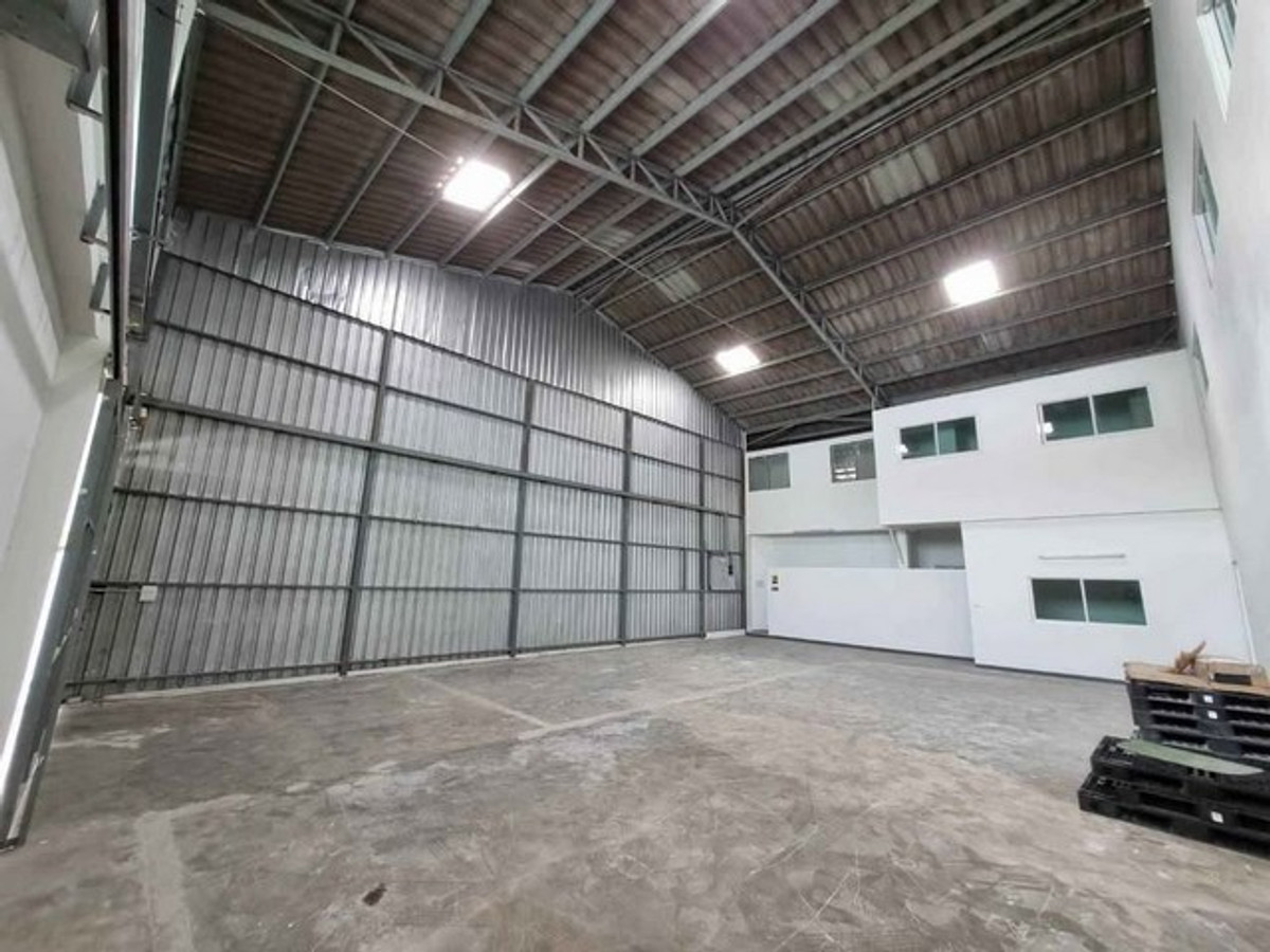 For RentOfficeRamkhamhaeng, Hua Mak : HR3285 Warehouse for rent, Ramkhamhaeng-Khlong Tan, 440 sq m., spacious office space. Convenient travel near the expressway and Airport Link.