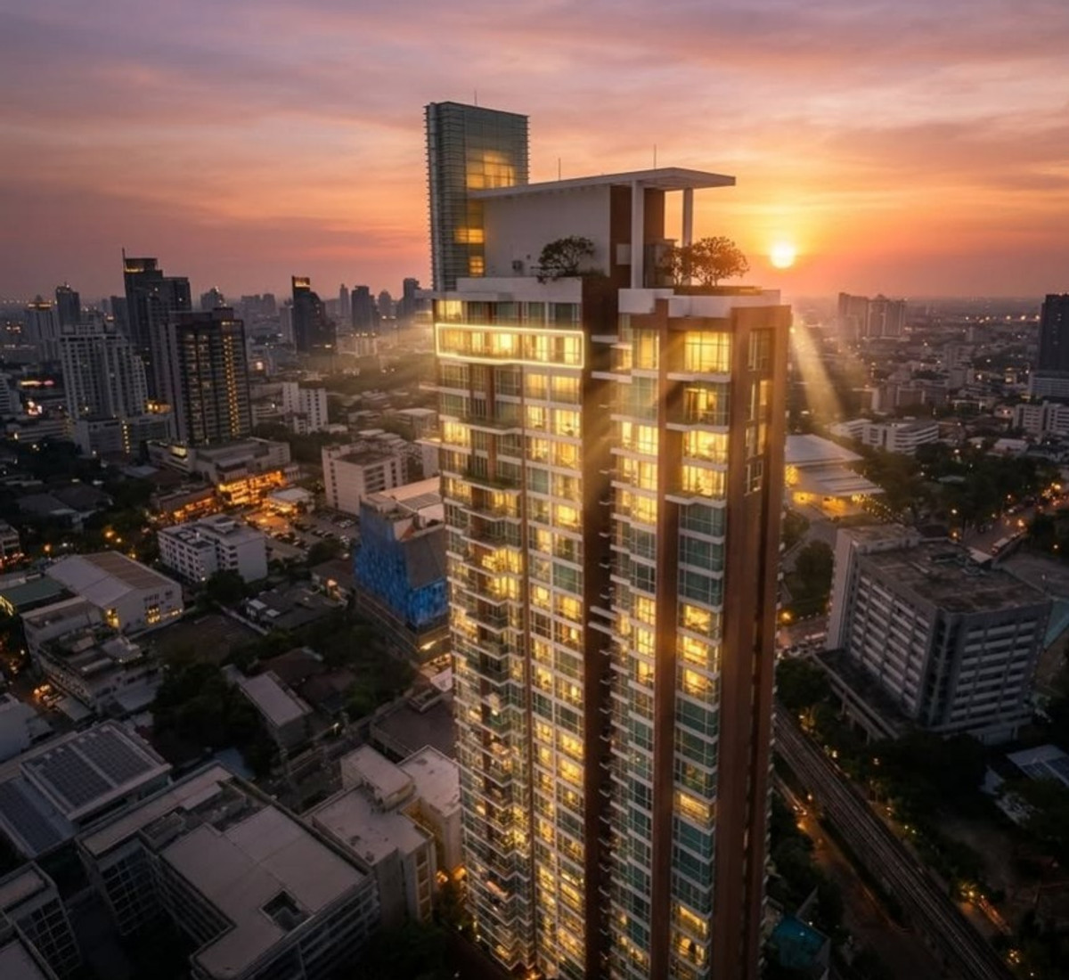 For RentCondoSukhumvit, Asoke, Thonglor : 🐶 Rare Pet-Friendly Luxury Condo on Sukhumvit Road! 96 sqm | 350m to BTS Ekkamai | High Privacy