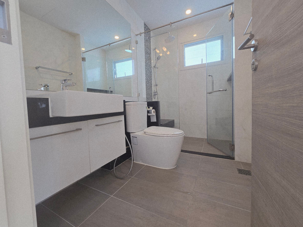 For RentCondoRama3 (Riverside),Satupadit : Condo for rent, Supalai Riva Grand Rama 3, 28th floor, size 99.78 sq m., 2 bedrooms, ready to move in immediately.