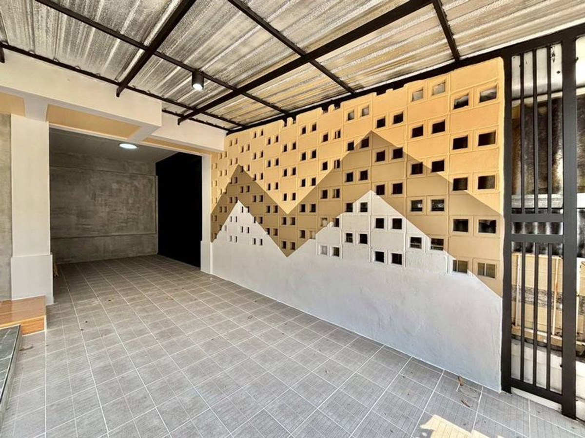 For SaleTownhomePathum Thani,Rangsit, Thammasat : 2-story townhouse for sale, Piyawararom Village, Khlong 4, area 24 square wah, 3 bedrooms, Bueng Yitho Subdistrict, Thanyaburi District, Pathum Thani Province.