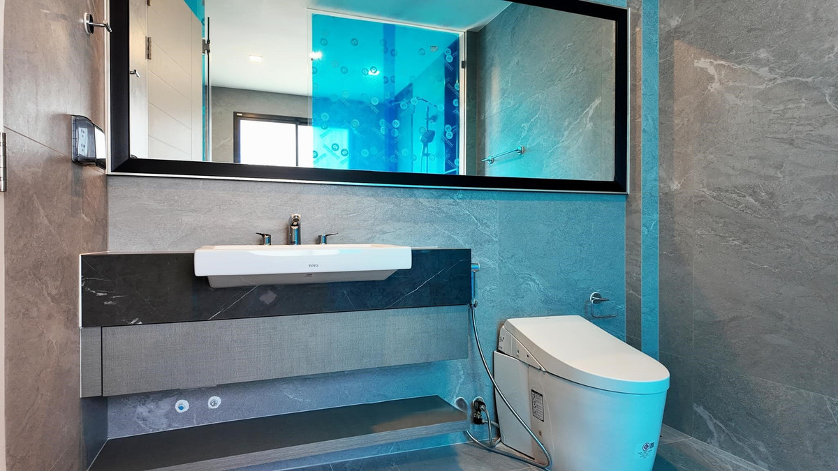 ขายบ้านปิ่นเกล้า จรัญสนิทวงศ์ : Grand Bangkok Boulevard Pinklao-Kanchana บ้านหลังมุมติดสวน ขนาดใหญ่ 620 ตร.ม. Please call: 082-894-4624