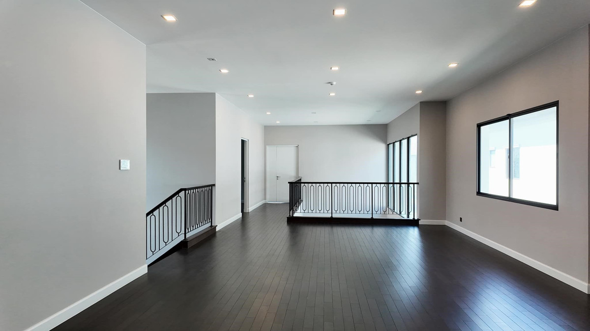 ขายบ้านปิ่นเกล้า จรัญสนิทวงศ์ : Grand Bangkok Boulevard Pinklao-Kanchana บ้านหลังมุมติดสวน ขนาดใหญ่ 620 ตร.ม. Please call: 082-894-4624