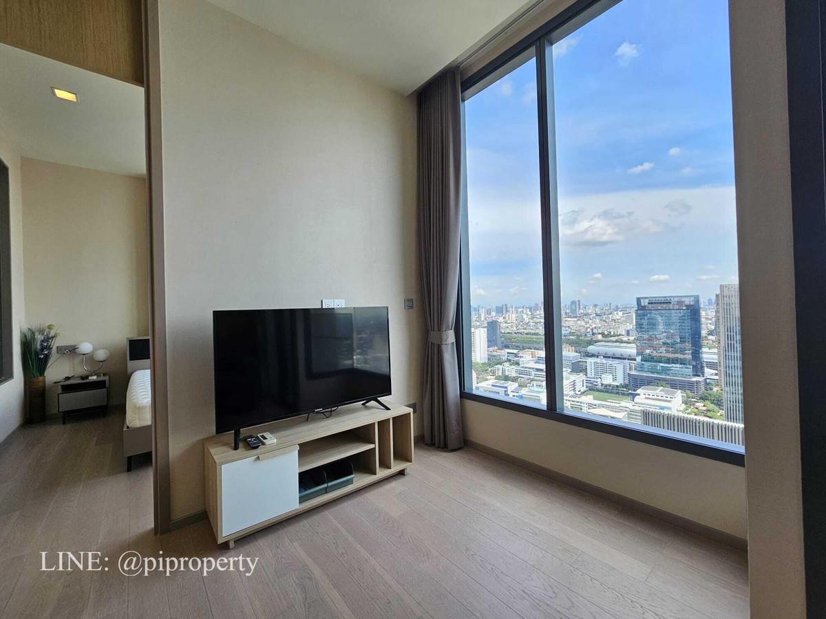 ให้เช่าคอนโดสุขุมวิท อโศก ทองหล่อ : ให้เช่าห้องชุด 1 ห้องนอน ตกแต่งครบครัน ที่ Esse Asoke ชั้นสูง หันหน้าไปทางทิศเหนือ อากาศเย็นสบาย ทำเลดีเยี่ยมในย่านอโศก ใกล้รถไฟฟ้า BTS และ MRT