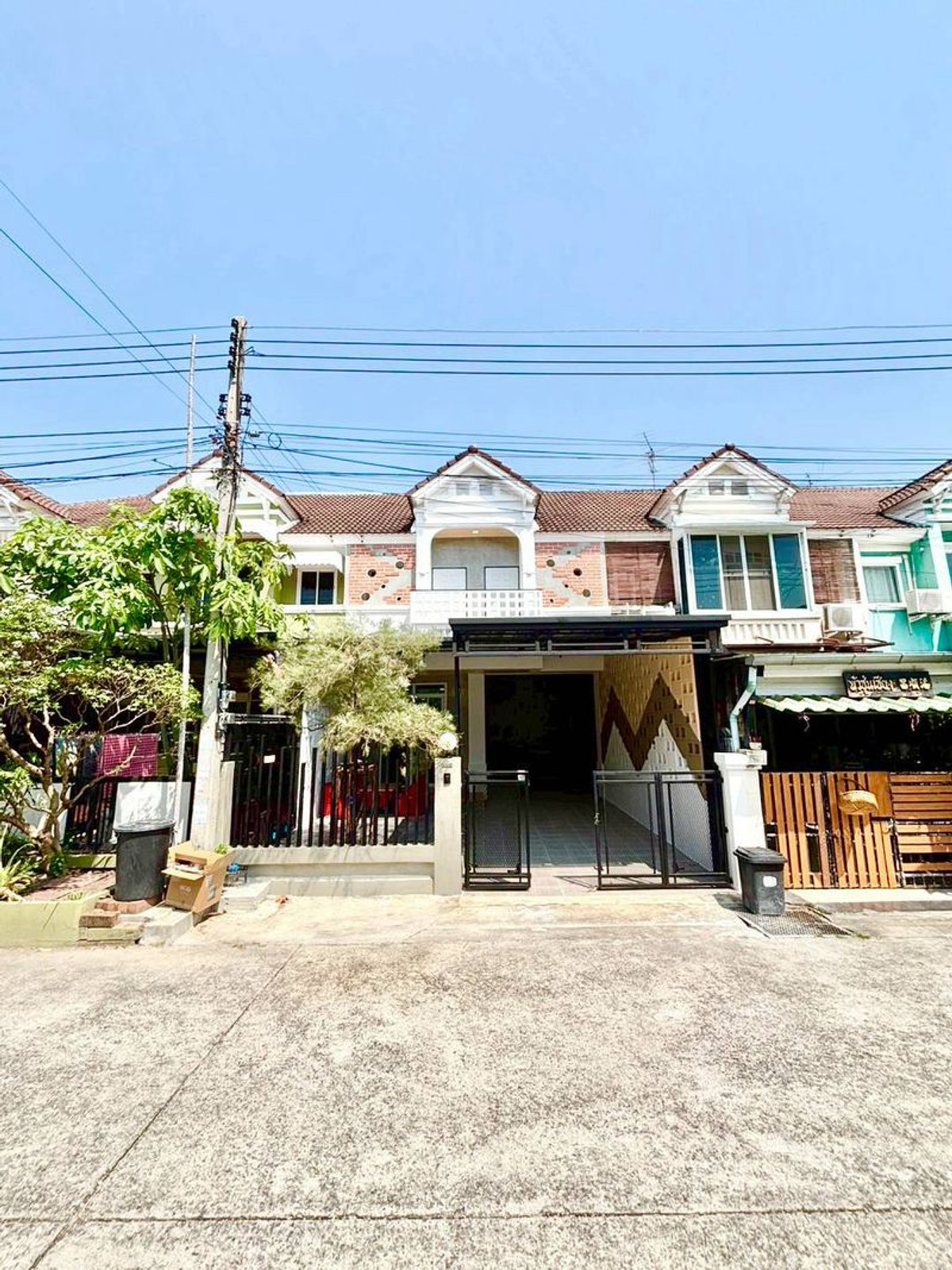 For SaleTownhomePathum Thani,Rangsit, Thammasat : 2-story townhouse for sale, Piyawararom Village, Khlong 4, area 24 square wah, 3 bedrooms, Bueng Yitho Subdistrict, Thanyaburi District, Pathum Thani Province.