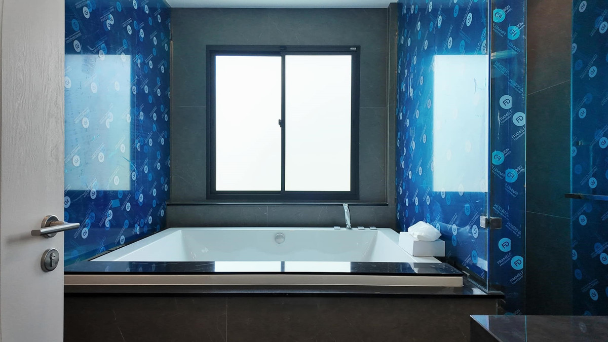 ขายบ้านปิ่นเกล้า จรัญสนิทวงศ์ : Grand Bangkok Boulevard Pinklao-Kanchana บ้านหลังมุมติดสวน ขนาดใหญ่ 620 ตร.ม. Please call: 082-894-4624