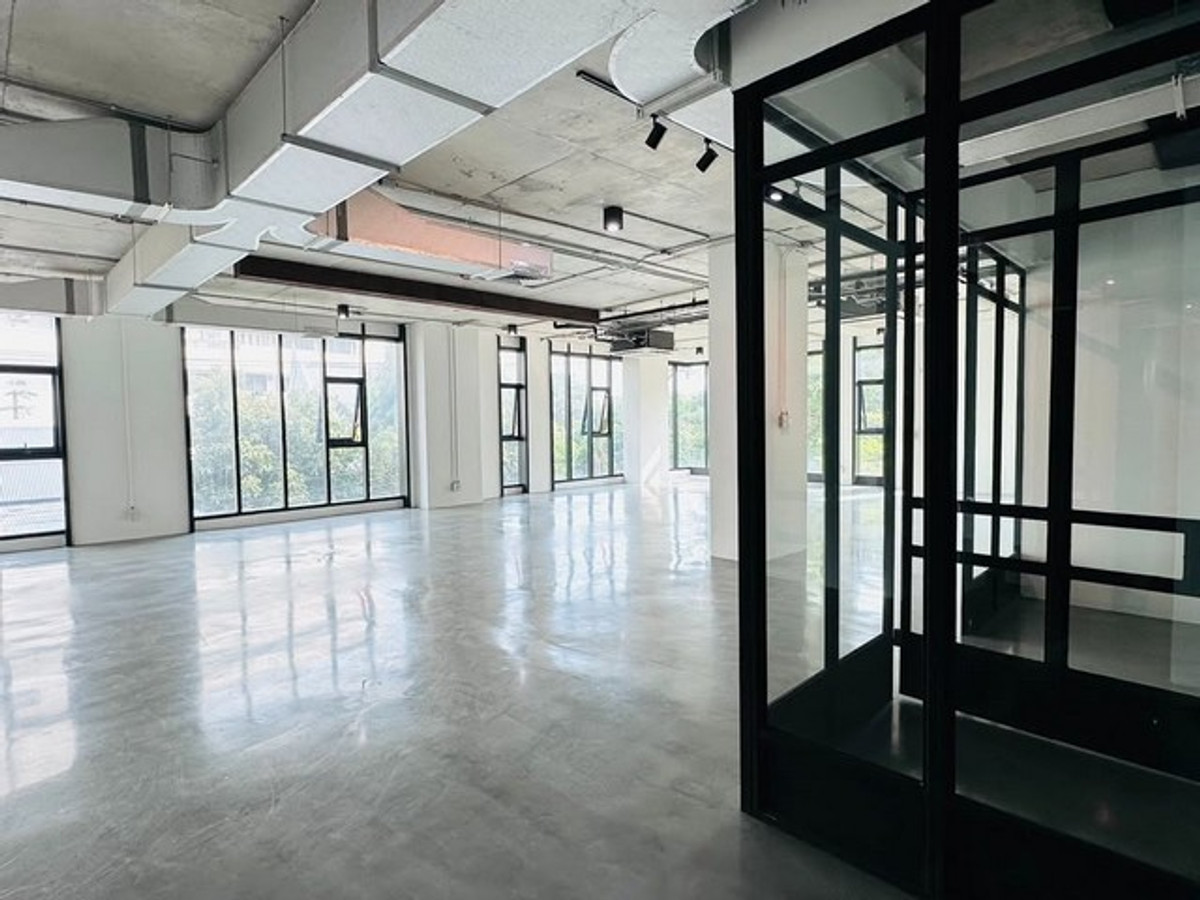 ให้เช่าสำนักงานอารีย์ อนุสาวรีย์ : HR3287ให้เช่าพื้นที่ออฟฟิศ/โชว์รูม 223 ตรม. ซอยพหลโยธิน 2 ใกล้ BTS อารีย์ บรรยากาศร่มรื่น