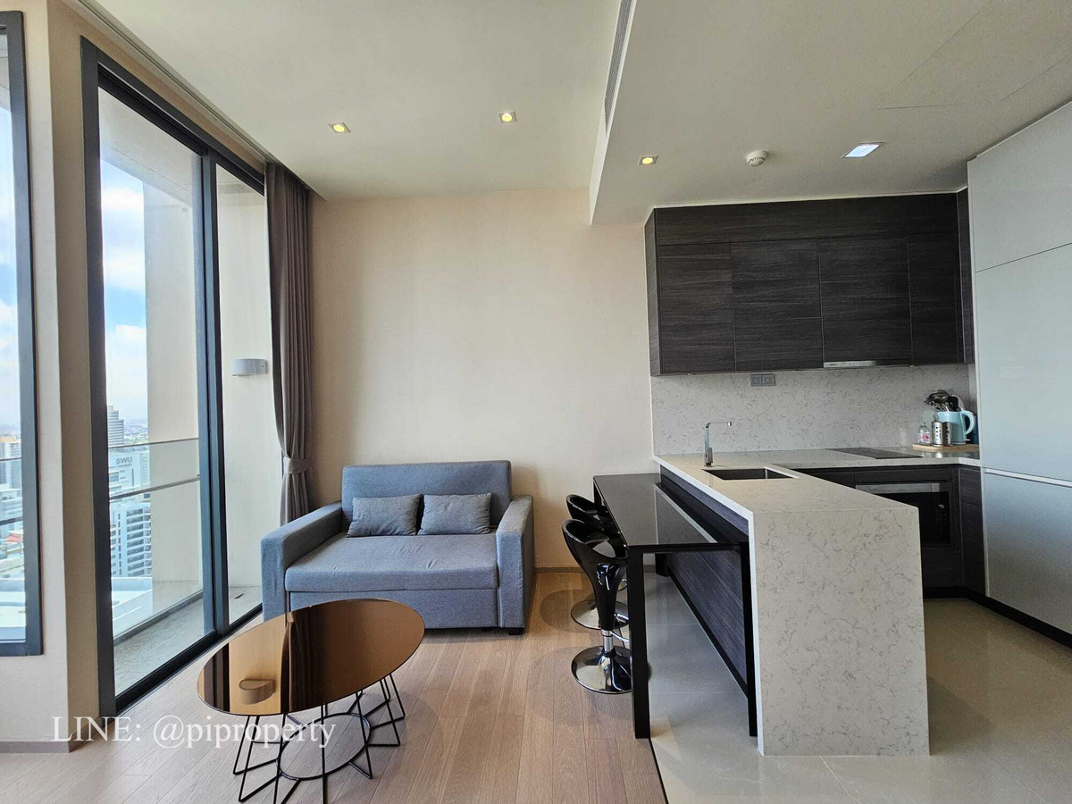 ให้เช่าคอนโดสุขุมวิท อโศก ทองหล่อ : ให้เช่าห้องชุด 1 ห้องนอน ตกแต่งครบครัน ที่ Esse Asoke ชั้นสูง หันหน้าไปทางทิศเหนือ อากาศเย็นสบาย ทำเลดีเยี่ยมในย่านอโศก ใกล้รถไฟฟ้า BTS และ MRT