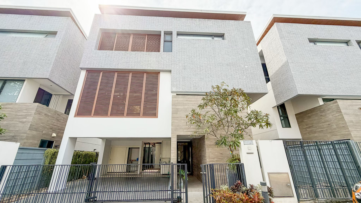 HouseRama9, Petchburi, RCA : 🏡 Parc Priva project house | 3-story detached house, 5+1 bedrooms, Huai Khwang area, Bangkok.