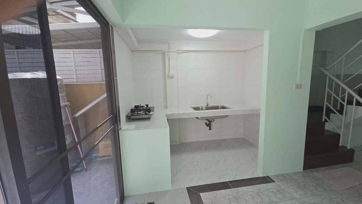 ให้เช่าบ้านมีนบุรี-ร่มเกล้า : ให้เช่าทาวน์เฮ้าส์รีโนเวทใหม่ หมู่บ้านสัมมากร รามคำแหง 112 ติดสัมมากร เพลส รามคำแหง 