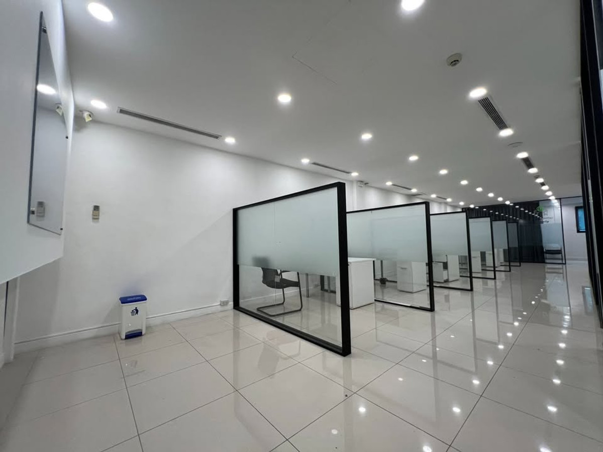 For RentWarehouseOnnut, Udomsuk : HR3288Office & Warehouse Udomsuk 31, good location, complete parking, suitable as a distribution point and office.