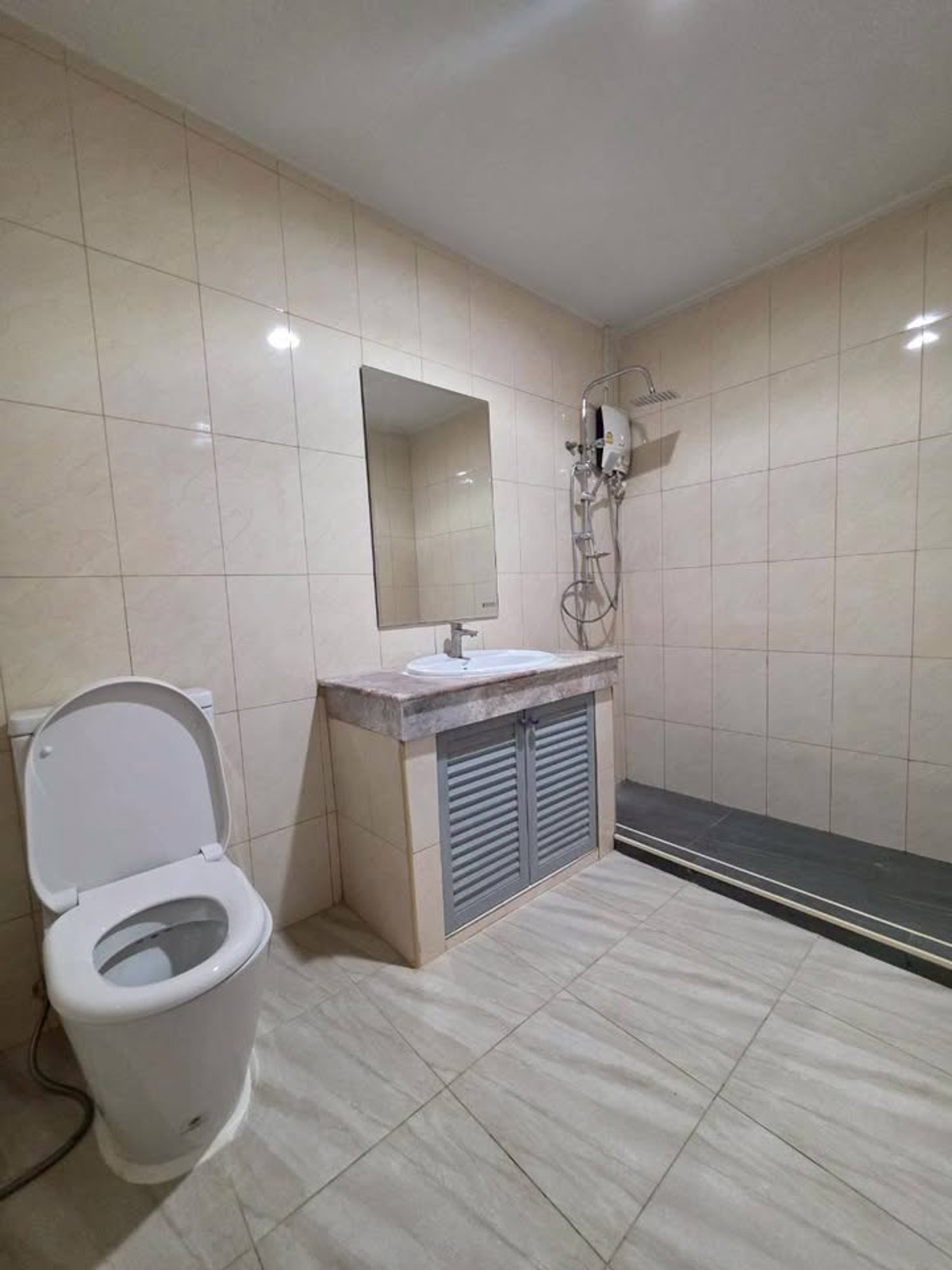 For RentHouseNonthaburi, Bang Yai, Bangbuathong : 4Bedroom House, 51 sq.wa., near MRT Saimai Station (less than 1 km walk), 3 Parking Spaces, Suitable for Company Registration