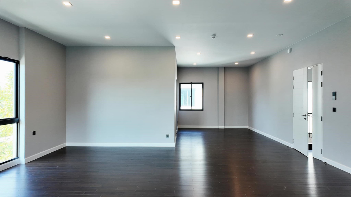 ขายบ้านปิ่นเกล้า จรัญสนิทวงศ์ : Grand Bangkok Boulevard Pinklao-Kanchana บ้านหลังมุมติดสวน ขนาดใหญ่ 620 ตร.ม. Please call: 082-894-4624