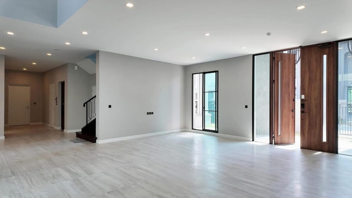 ขายบ้านปิ่นเกล้า จรัญสนิทวงศ์ : Grand Bangkok Boulevard Pinklao-Kanchana บ้านหลังมุมติดสวน ขนาดใหญ่ 620 ตร.ม. Please call: 082-894-4624