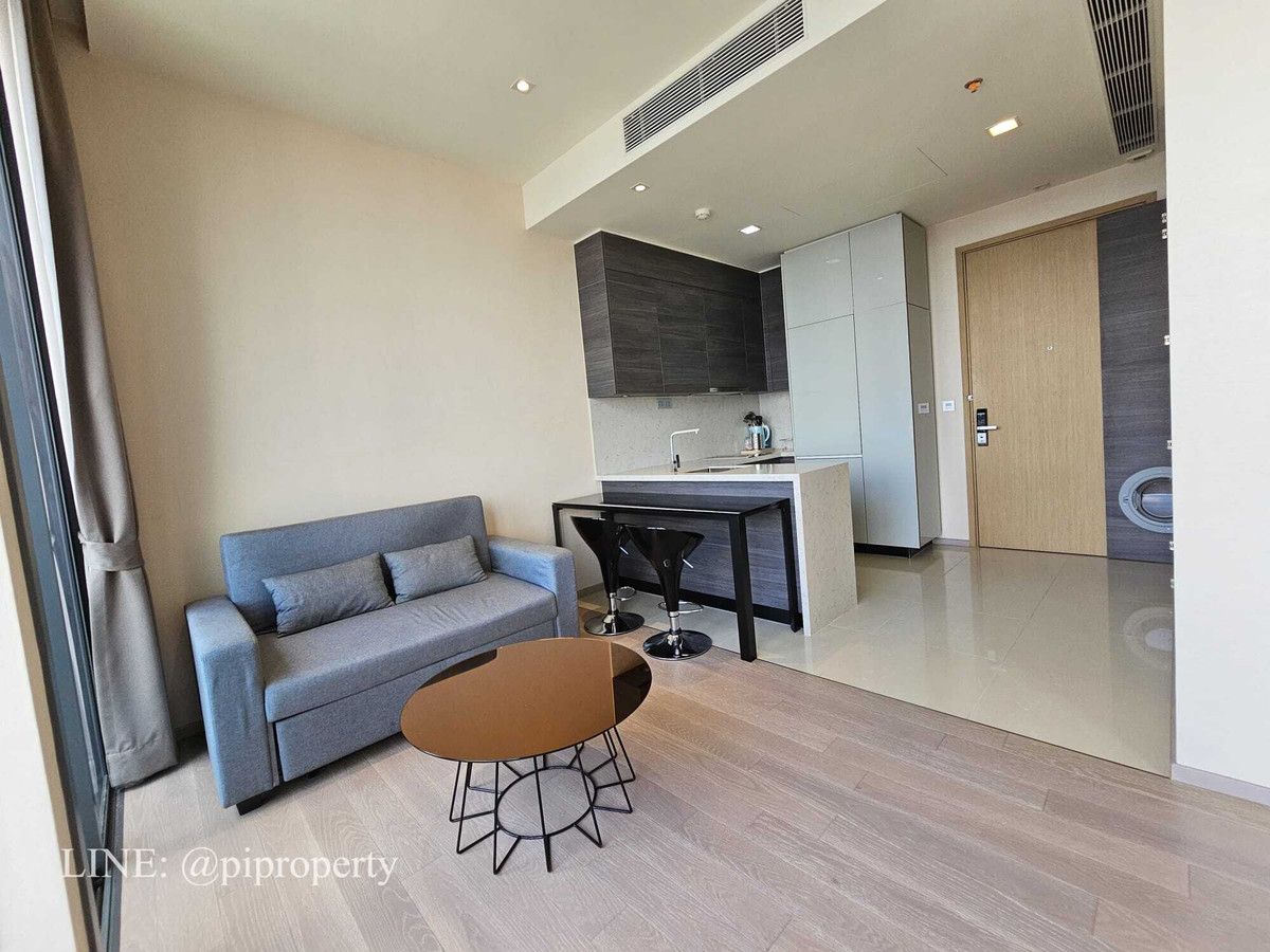 ให้เช่าคอนโดสุขุมวิท อโศก ทองหล่อ : ให้เช่าห้องชุด 1 ห้องนอน ตกแต่งครบครัน ที่ Esse Asoke ชั้นสูง หันหน้าไปทางทิศเหนือ อากาศเย็นสบาย ทำเลดีเยี่ยมในย่านอโศก ใกล้รถไฟฟ้า BTS และ MRT