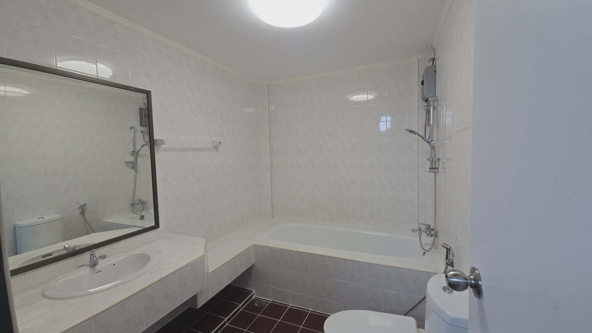 ให้เช่าบ้านมีนบุรี-ร่มเกล้า : ให้เช่าทาวน์เฮ้าส์รีโนเวทใหม่ หมู่บ้านสัมมากร รามคำแหง 112 ติดสัมมากร เพลส รามคำแหง 