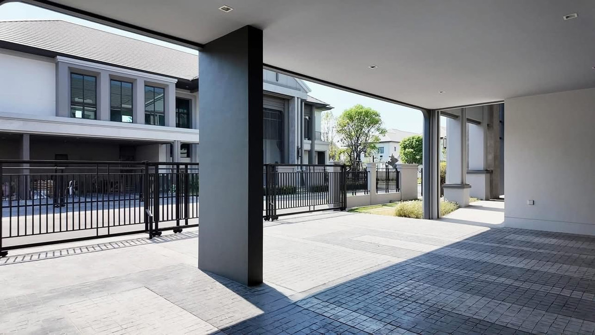 ขายบ้านปิ่นเกล้า จรัญสนิทวงศ์ : Grand Bangkok Boulevard Pinklao-Kanchana บ้านหลังมุมติดสวน ขนาดใหญ่ 620 ตร.ม. Please call: 082-894-4624