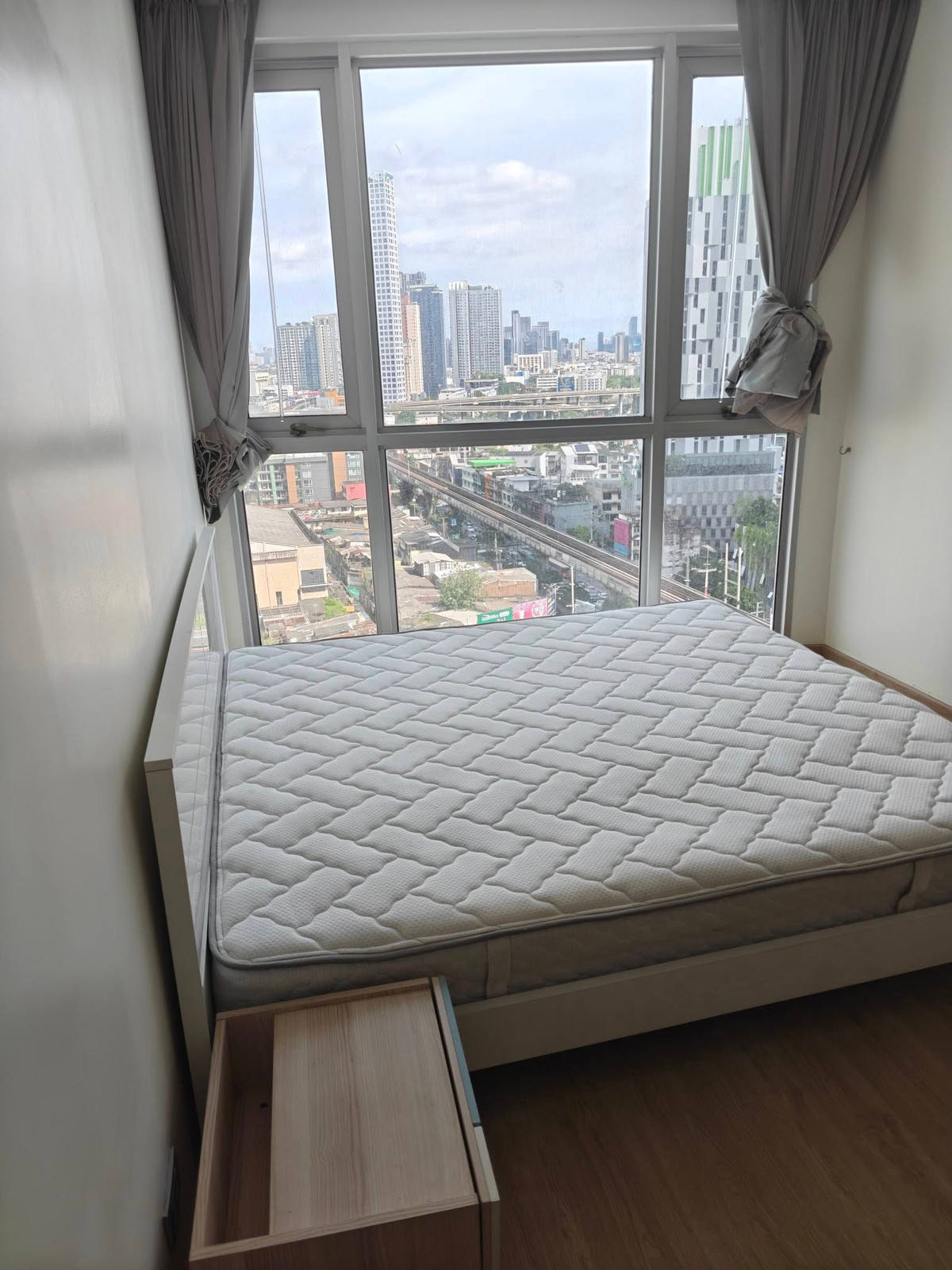For SaleCondoOnnut, Udomsuk : Sky Walk (Weltz Residences) / Open view, good condition, best price in the market, near BTS Phra Khanong. / 2 bed 60 sq.m.Tel. 0937890899