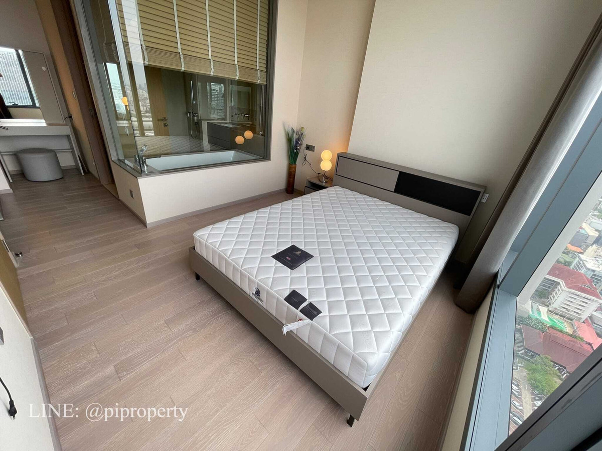 ให้เช่าคอนโดสุขุมวิท อโศก ทองหล่อ : ให้เช่าห้องชุด 1 ห้องนอน ตกแต่งครบครัน ที่ Esse Asoke ชั้นสูง หันหน้าไปทางทิศเหนือ อากาศเย็นสบาย ทำเลดีเยี่ยมในย่านอโศก ใกล้รถไฟฟ้า BTS และ MRT