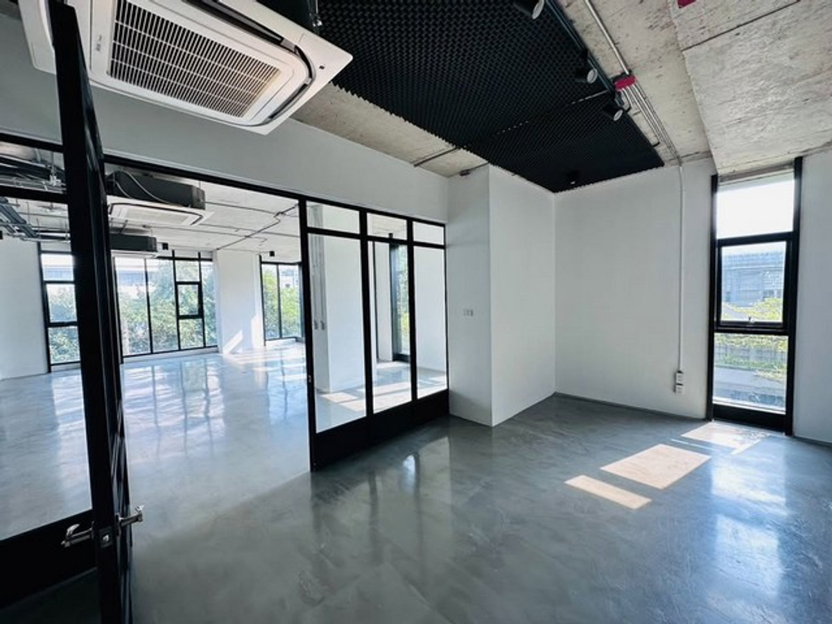 ให้เช่าสำนักงานอารีย์ อนุสาวรีย์ : HR3287ให้เช่าพื้นที่ออฟฟิศ/โชว์รูม 223 ตรม. ซอยพหลโยธิน 2 ใกล้ BTS อารีย์ บรรยากาศร่มรื่น