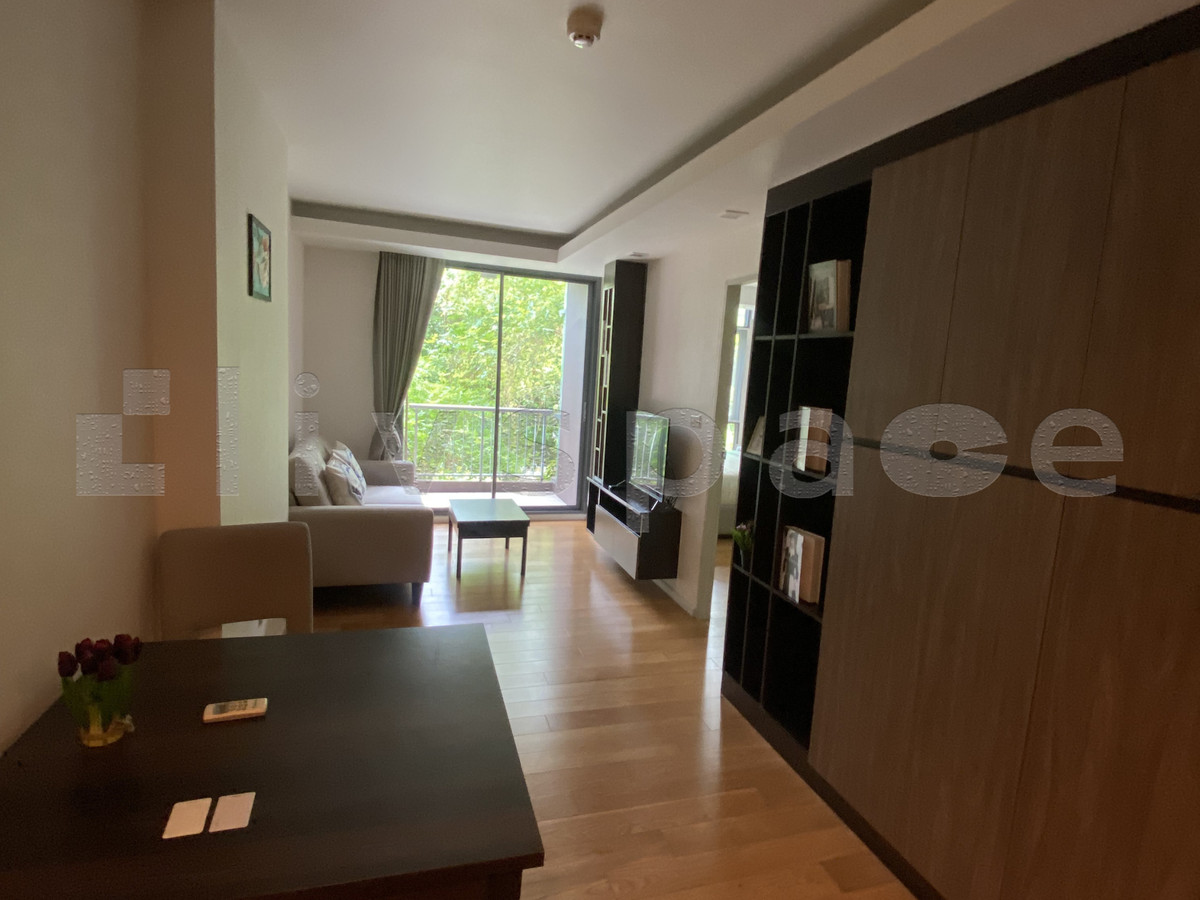 For RentCondoWitthayu, Chidlom, Langsuan, Ploenchit : ▚ LH125ツ For Rent: Focus Ploenchit 1BR 47.72sqm. 25K🌿✨ Low-rise Condo in Ploenchit, Relaxing Green View, Fully Furnished, Near Luxury Malls!