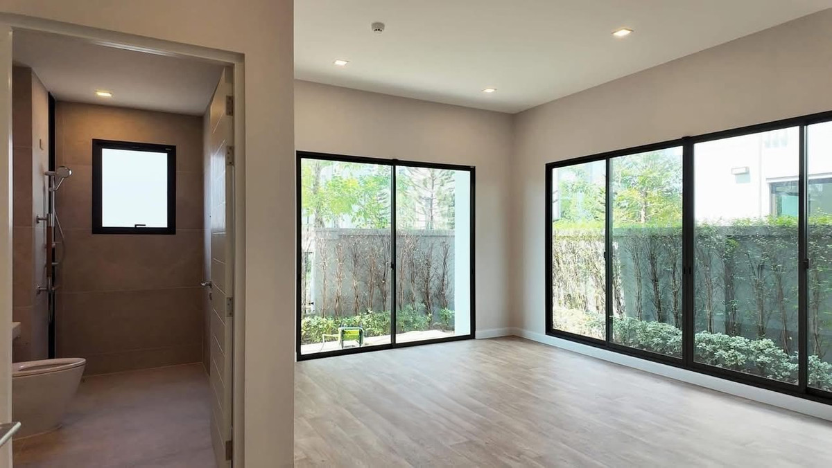 ขายบ้านปิ่นเกล้า จรัญสนิทวงศ์ : Grand Bangkok Boulevard Pinklao-Kanchana บ้านหลังมุมติดสวน ขนาดใหญ่ 620 ตร.ม. Please call: 082-894-4624