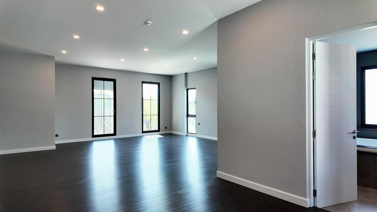 ขายบ้านปิ่นเกล้า จรัญสนิทวงศ์ : Grand Bangkok Boulevard Pinklao-Kanchana บ้านหลังมุมติดสวน ขนาดใหญ่ 620 ตร.ม. Please call: 082-894-4624