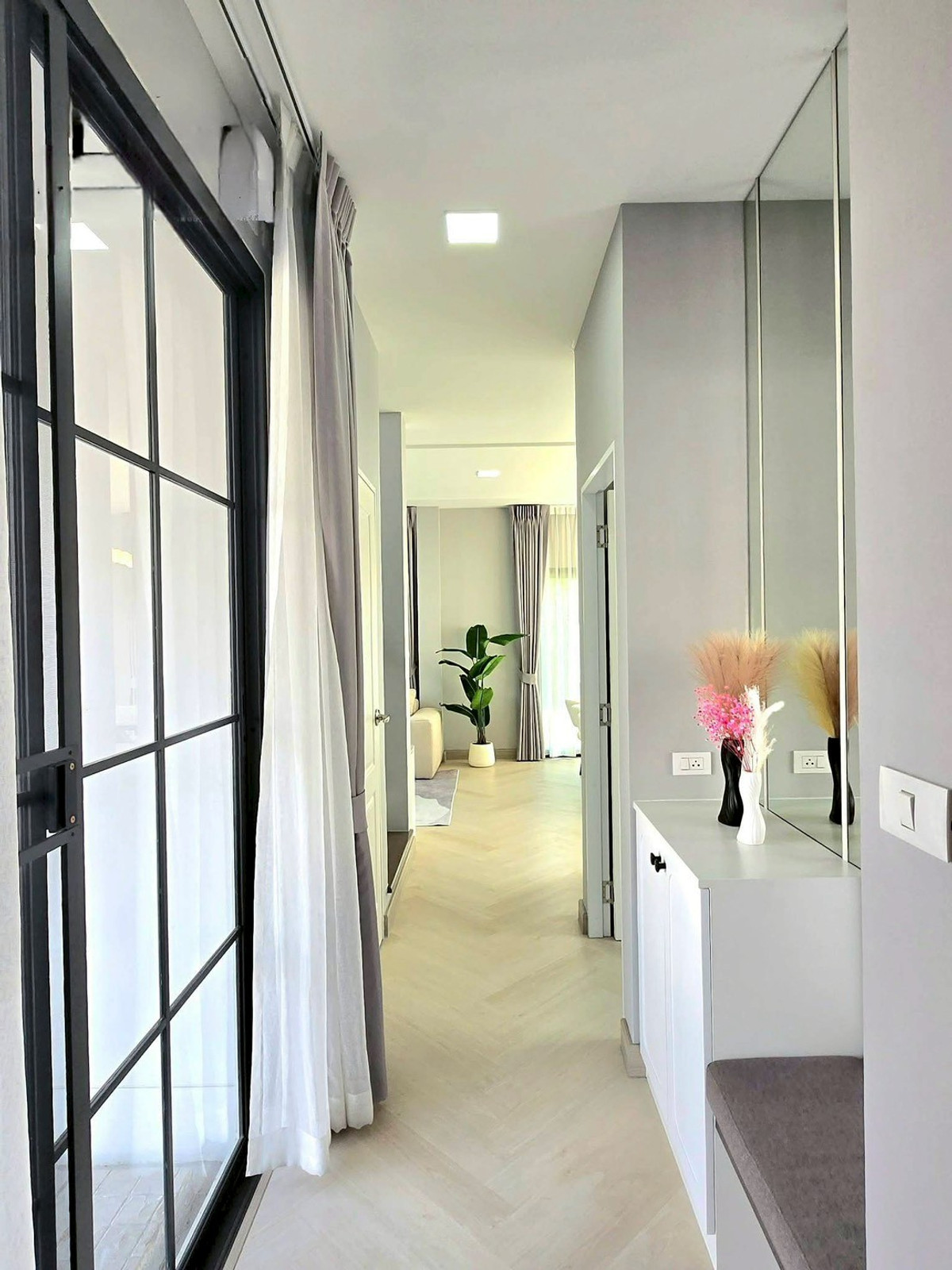 For SaleHouseSamut Prakan,Samrong : Grande Pleno Sukhumvit–Bangna Corner 2-Storey House near Mega Bangna Please call: 082-894-4624