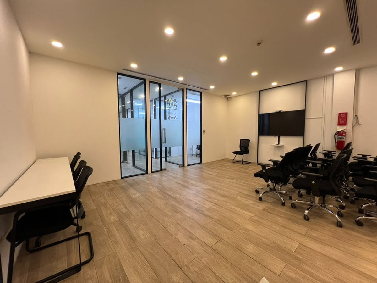 For RentWarehouseOnnut, Udomsuk : HR3288Office & Warehouse Udomsuk 31, good location, complete parking, suitable as a distribution point and office.