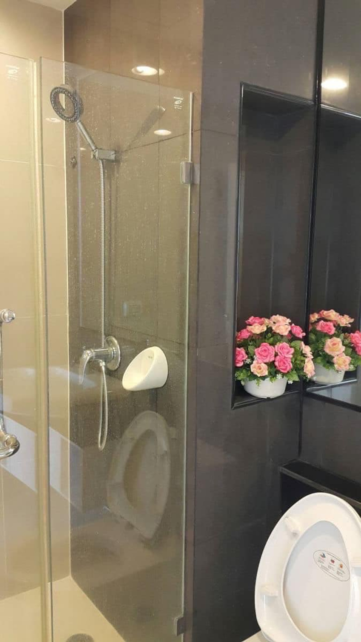 For RentCondoThaphra, Talat Phlu, Wutthakat : Bangkok Horizon Ratchada Thapra【𝐑𝐄𝐍𝐓】🔥A room with brown tones, bright and airy, pleasing to the eye.🔥 Contact Line ID: @hacondo