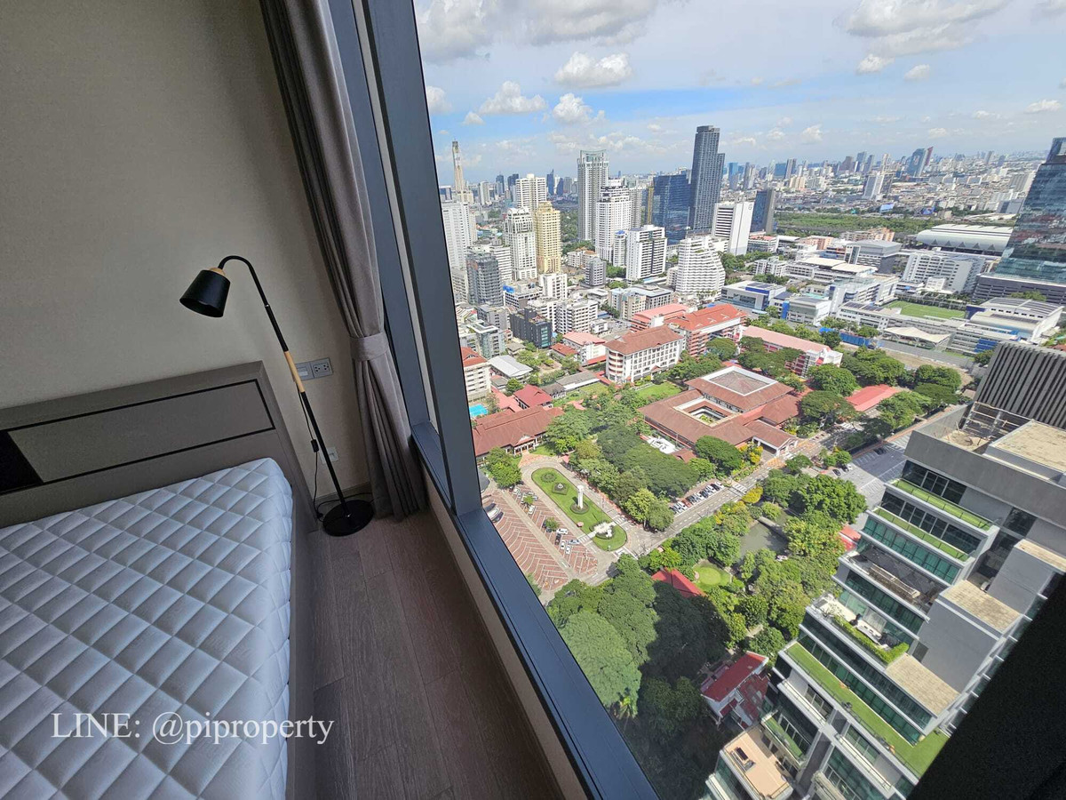 ให้เช่าคอนโดสุขุมวิท อโศก ทองหล่อ : ให้เช่าห้องชุด 1 ห้องนอน ตกแต่งครบครัน ที่ Esse Asoke ชั้นสูง หันหน้าไปทางทิศเหนือ อากาศเย็นสบาย ทำเลดีเยี่ยมในย่านอโศก ใกล้รถไฟฟ้า BTS และ MRT