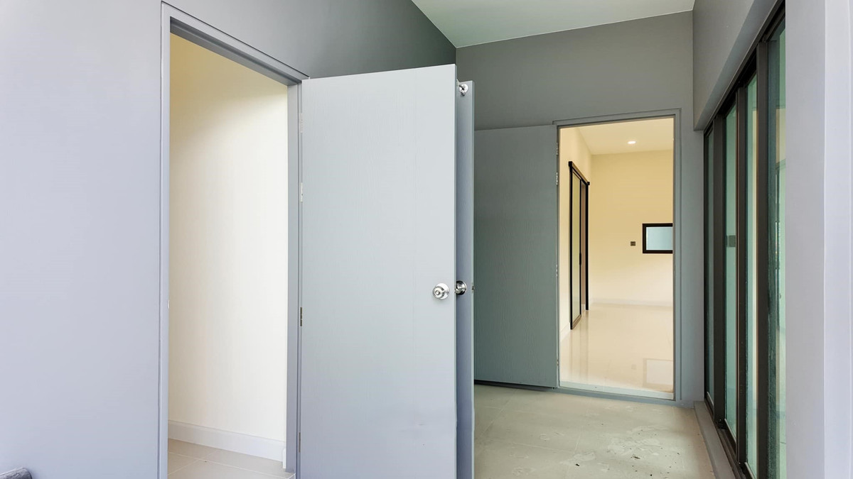 ขายบ้านปิ่นเกล้า จรัญสนิทวงศ์ : Grand Bangkok Boulevard Pinklao-Kanchana บ้านหลังมุมติดสวน ขนาดใหญ่ 620 ตร.ม. Please call: 082-894-4624