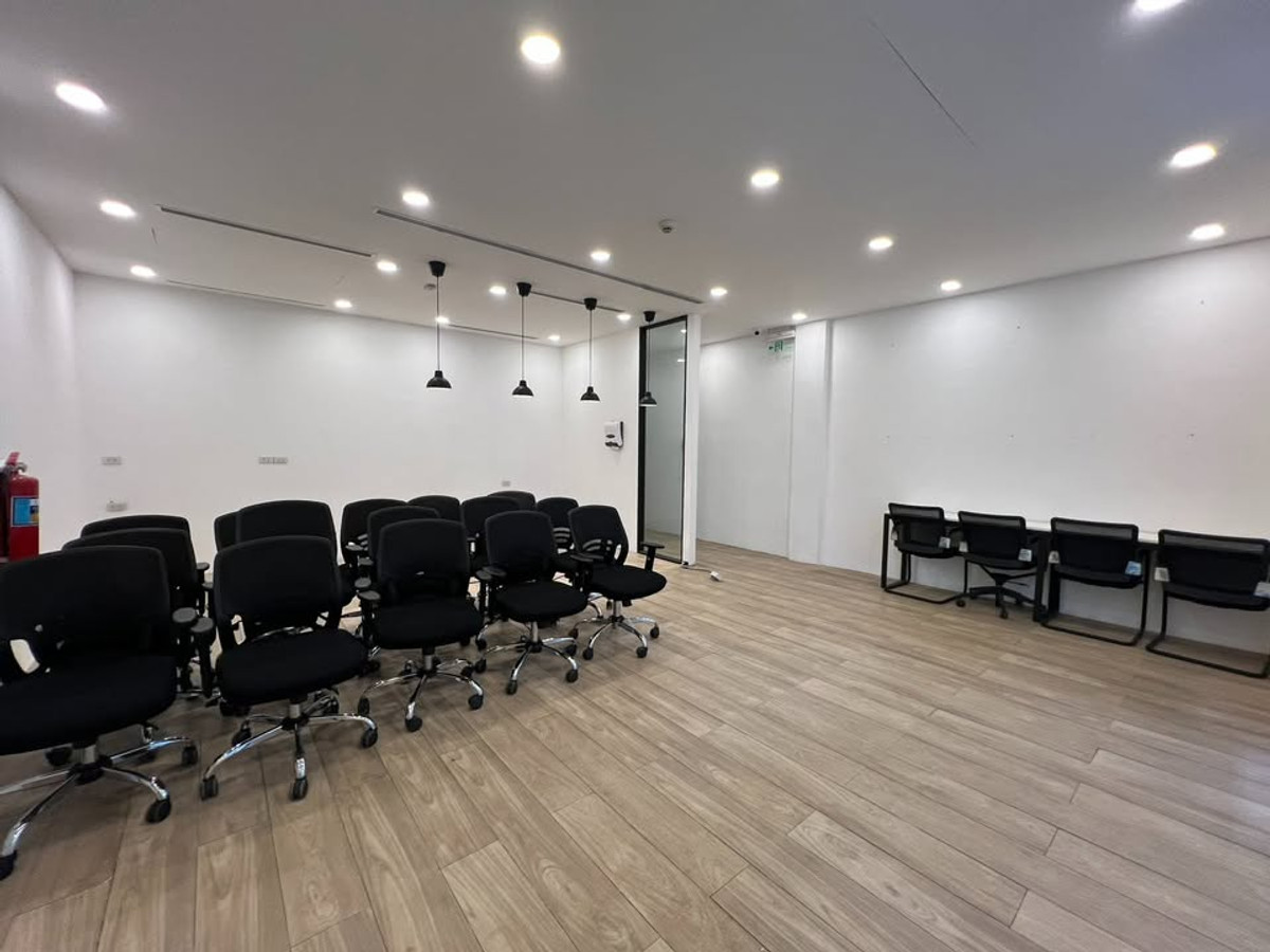 For RentWarehouseOnnut, Udomsuk : HR3288Office & Warehouse Udomsuk 31, good location, complete parking, suitable as a distribution point and office.