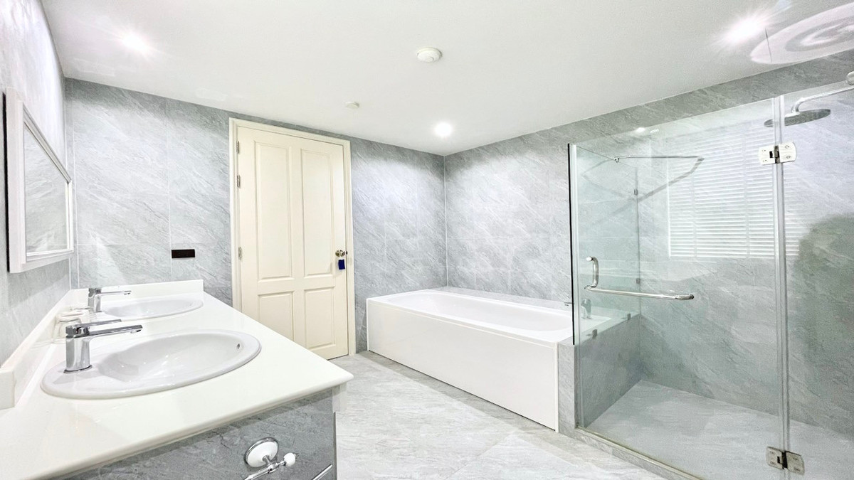 ขายคอนโดสุขุมวิท อโศก ทองหล่อ : Best Price 4BR Condo at Ideal 24 Sukhumvit 24 Near BTS Phrom Phong