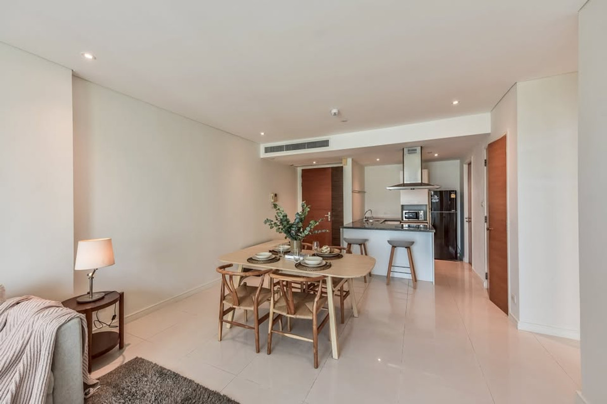 For RentCondoSukhumvit, Asoke, Thonglor : 🐶 Rare Pet-Friendly Luxury Condo on Sukhumvit Road! 96 sqm | 350m to BTS Ekkamai | High Privacy