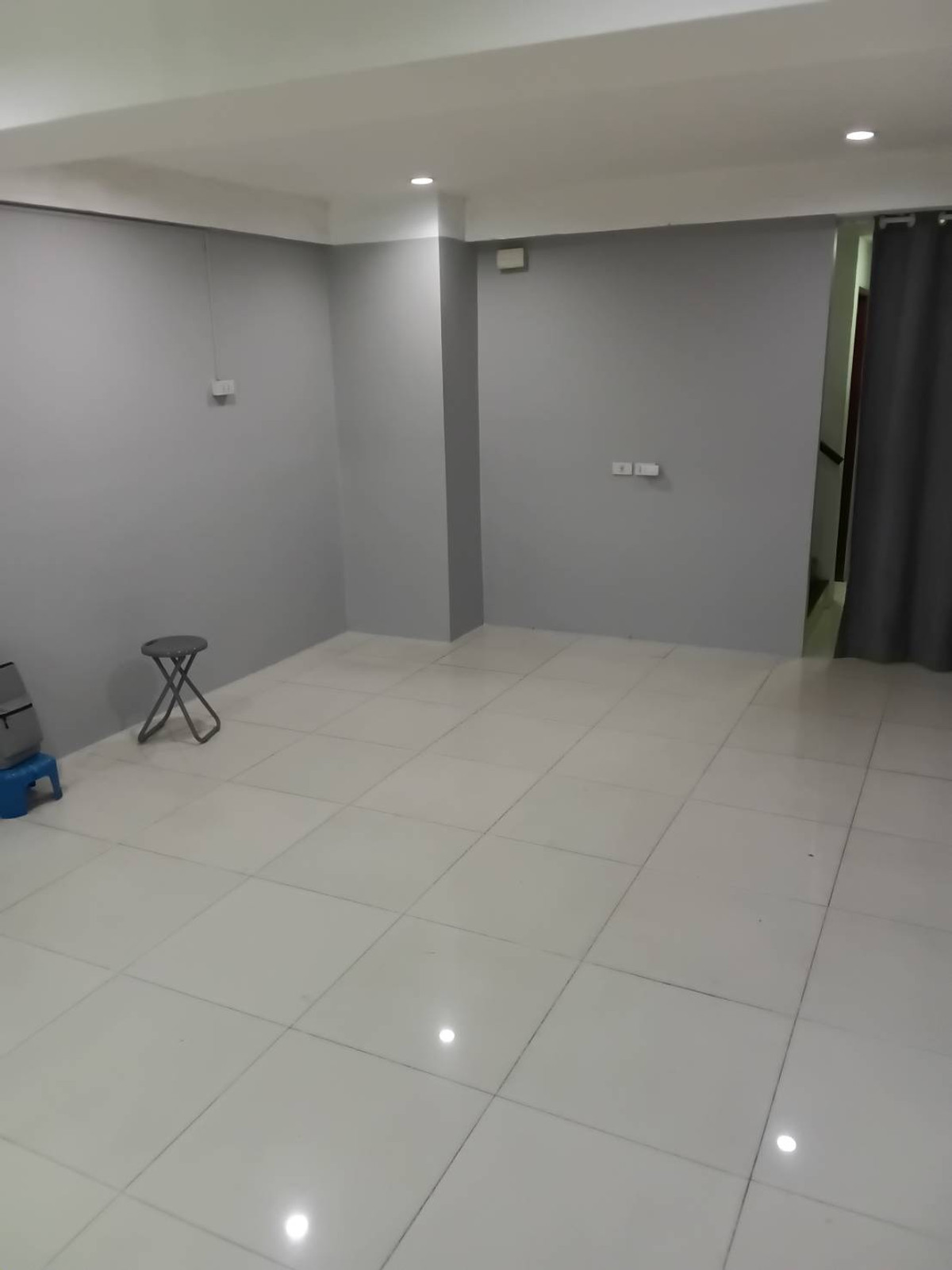 ให้เช่าโกดังราชเทวี พญาไท : Townhouse 5 floors x 40 sq.m. 中 日 Please add LINE ID @806qphgn o8415o5483