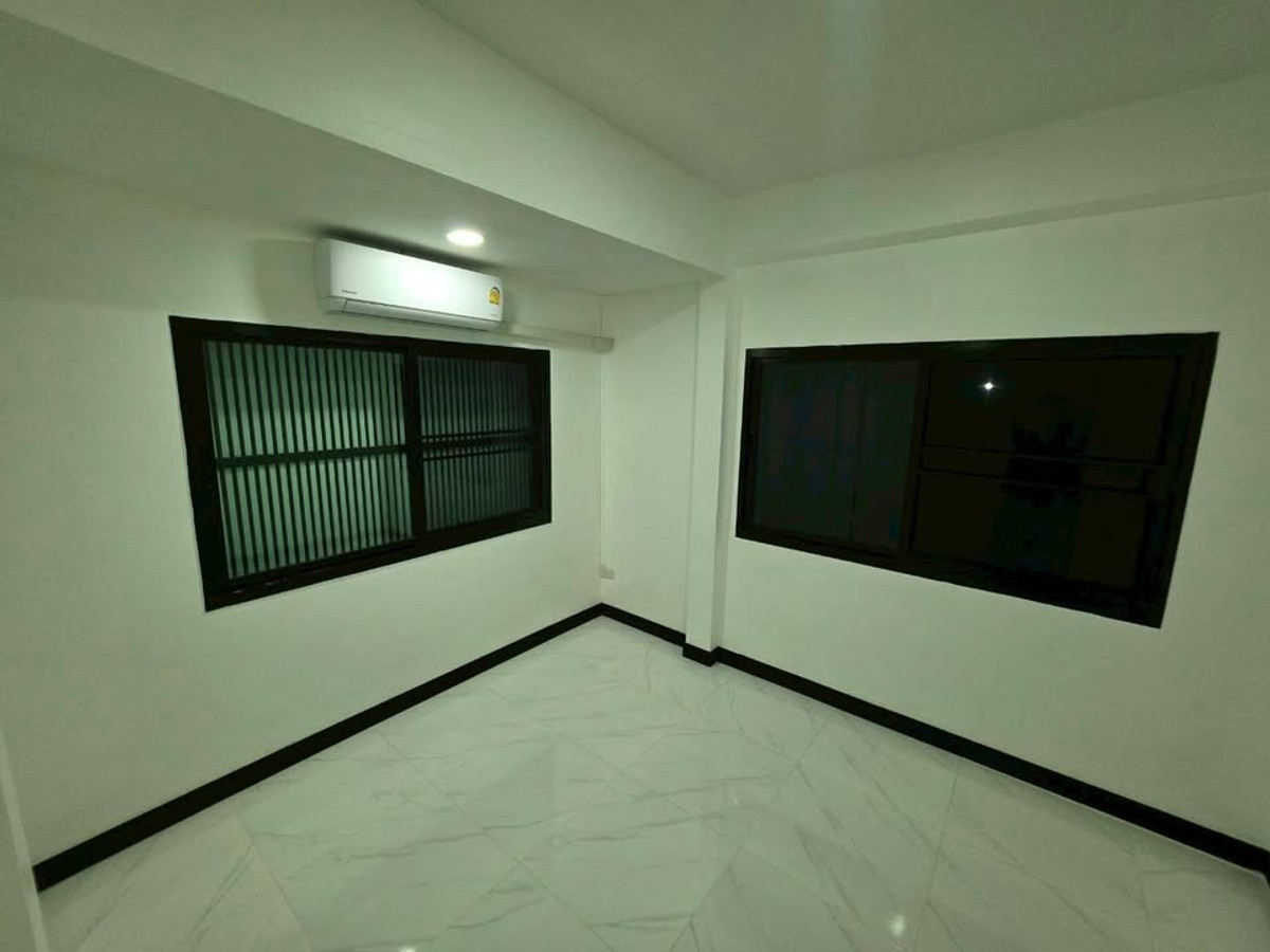 For RentHouseNonthaburi, Bang Yai, Bangbuathong : 4Bedroom House, 51 sq.wa., near MRT Saimai Station (less than 1 km walk), 3 Parking Spaces, Suitable for Company Registration