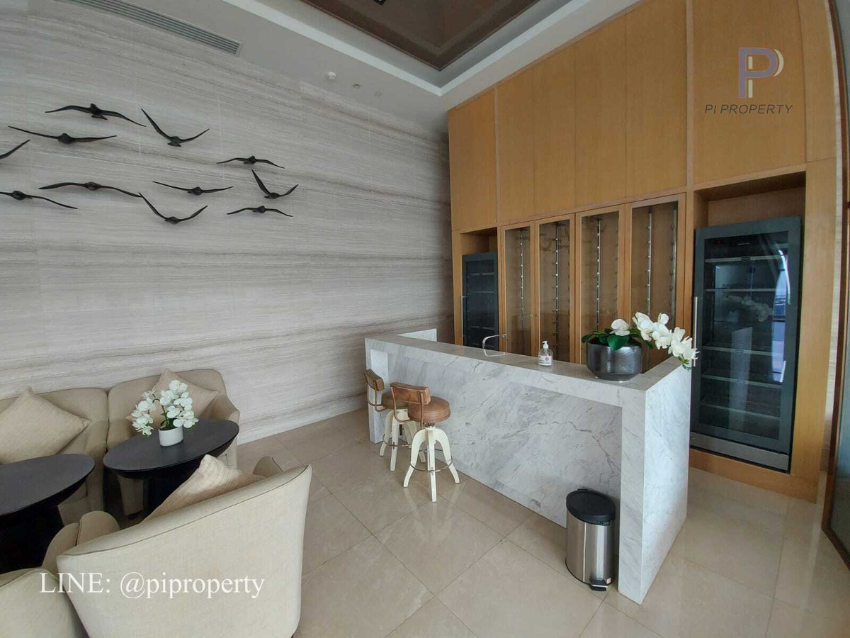 ให้เช่าคอนโดสุขุมวิท อโศก ทองหล่อ : ให้เช่าห้องชุด 1 ห้องนอน ตกแต่งครบครัน ที่ Esse Asoke ชั้นสูง หันหน้าไปทางทิศเหนือ อากาศเย็นสบาย ทำเลดีเยี่ยมในย่านอโศก ใกล้รถไฟฟ้า BTS และ MRT