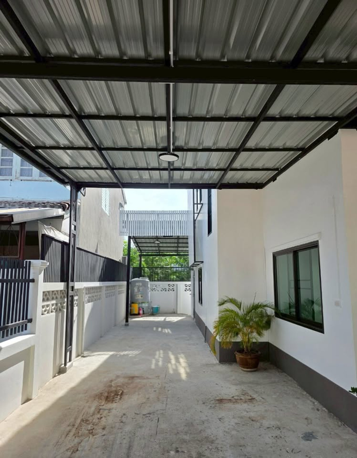 For RentHouseNonthaburi, Bang Yai, Bangbuathong : 4Bedroom House, 51 sq.wa., near MRT Saimai Station (less than 1 km walk), 3 Parking Spaces, Suitable for Company Registration