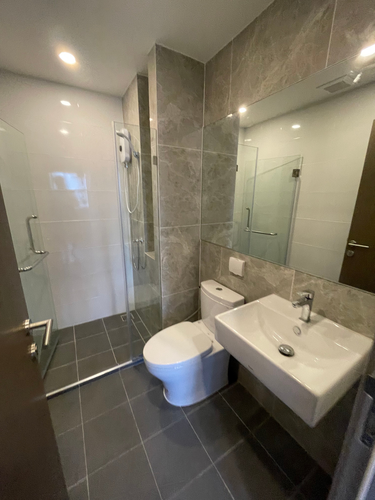 For RentCondoLadprao101, Happy Land, The Mall Bang Kapi : The Origin Ladprao – Bangkapi | next to MRT Bang Kapi