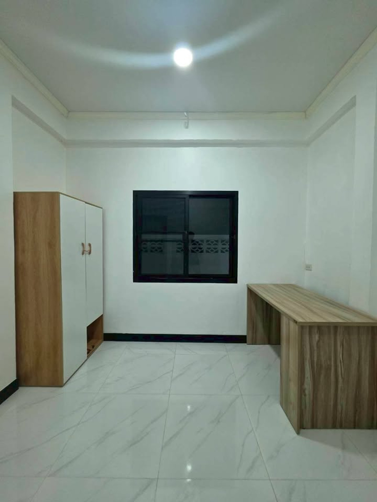 For RentHouseNonthaburi, Bang Yai, Bangbuathong : 4Bedroom House, 51 sq.wa., near MRT Saimai Station (less than 1 km walk), 3 Parking Spaces, Suitable for Company Registration