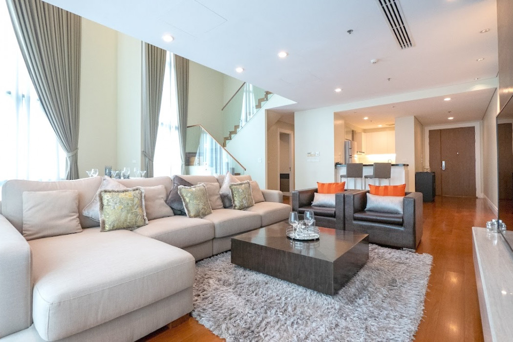 For SaleCondoSukhumvit, Asoke, Thonglor : Selling Bright Sukhumvit 24 condominium, 189 sq m, 3 bedrooms, 23rd floor, with TV.
