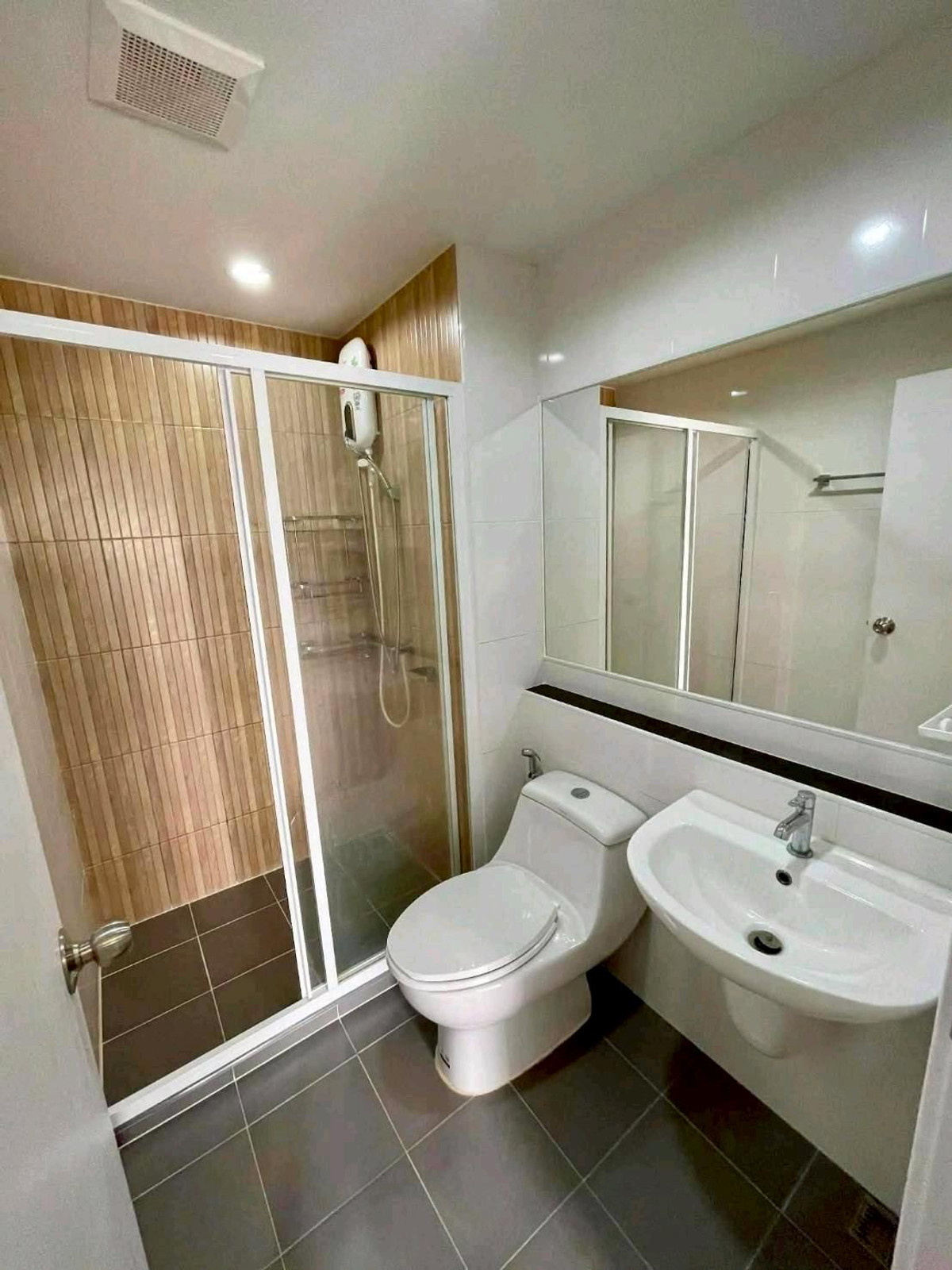 For RentCondoPattanakan, Srinakarin : #E092 🎉100369 Condo for Rent: HI SEACON STATION - Condominium