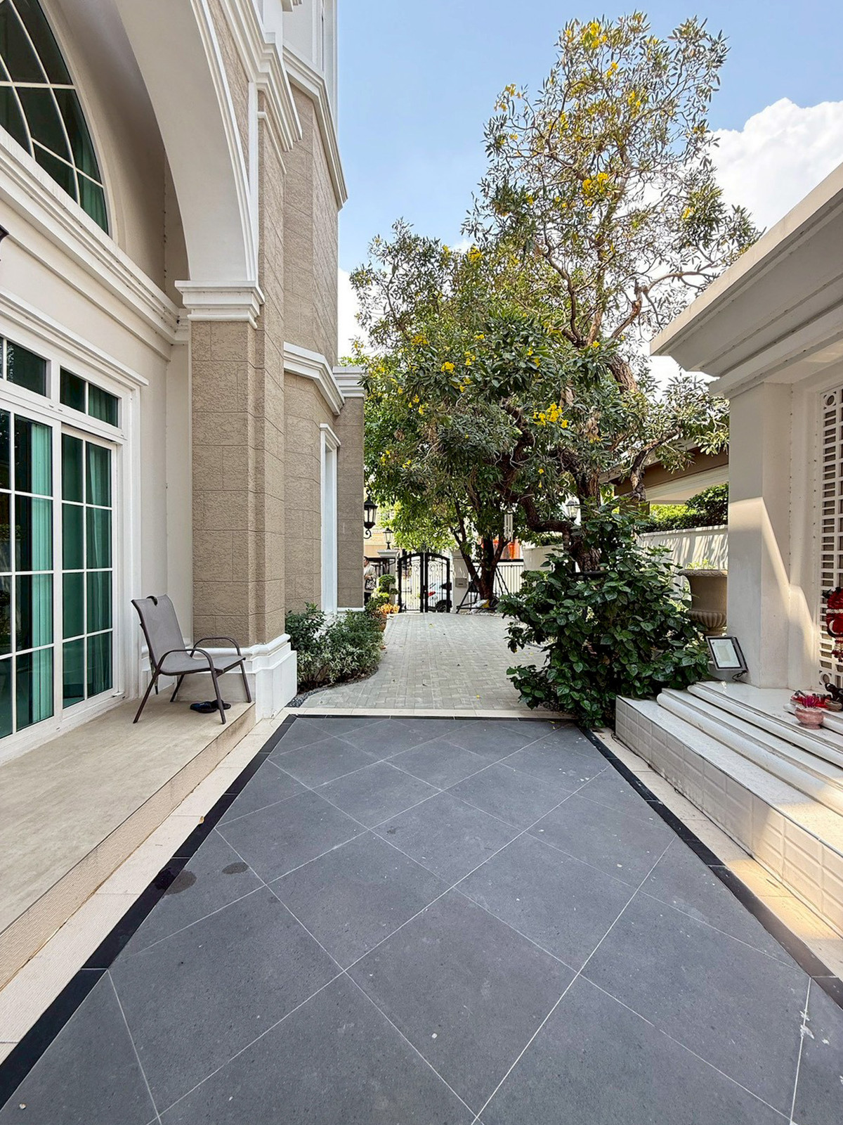 ขายบ้านพระราม 2 บางขุนเทียน : Ladawan Rama 2 บ้านเดี่ยว 3 ชั้น พร้อมลิฟต์ส่วนตัว ที่ดิน 121 ตร.วา พื้นที่ใช้สอย 434 ตร.ม. Please call: 082-894-4624