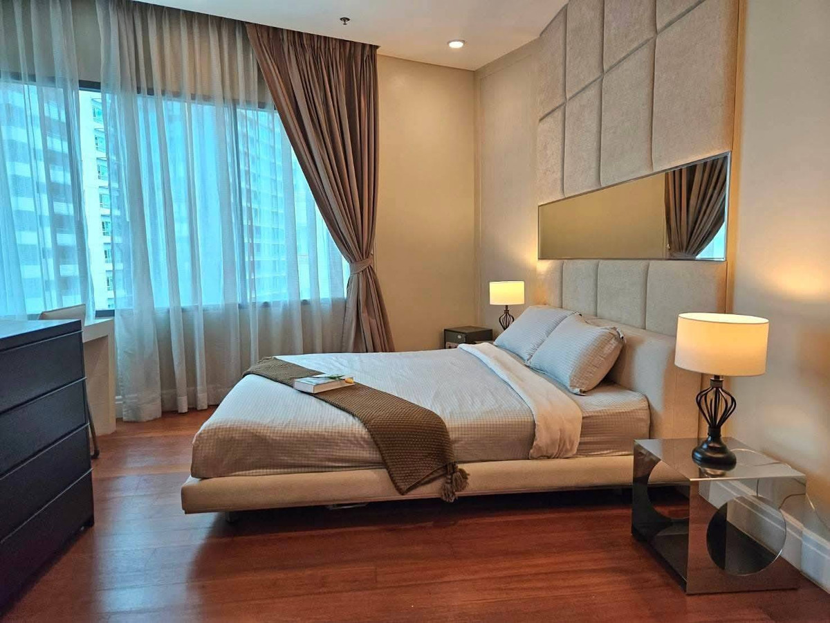 For RentCondoSukhumvit, Asoke, Thonglor : Condo for rent, Bright Sukhumvit 24, in the heart of Phrom Phong, has shuttle service to BTS, near Emporium and Emquatier shopping centers, ready to move in.