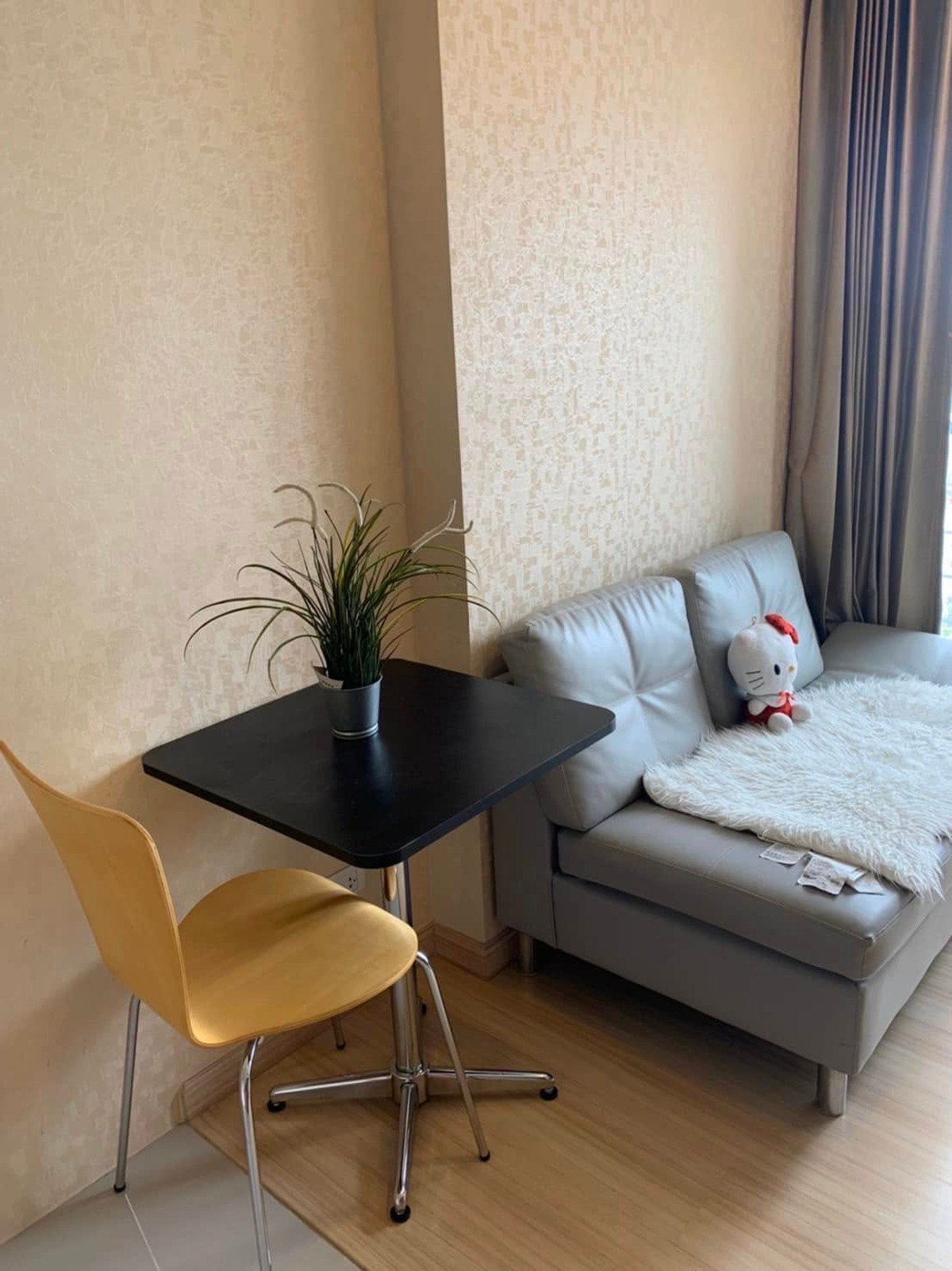 For RentCondoThaphra, Talat Phlu, Wutthakat : Bangkok Horizon Ratchada Thapra【𝐑𝐄𝐍𝐓】🔥A room with brown tones, bright and airy, pleasing to the eye.🔥 Contact Line ID: @hacondo