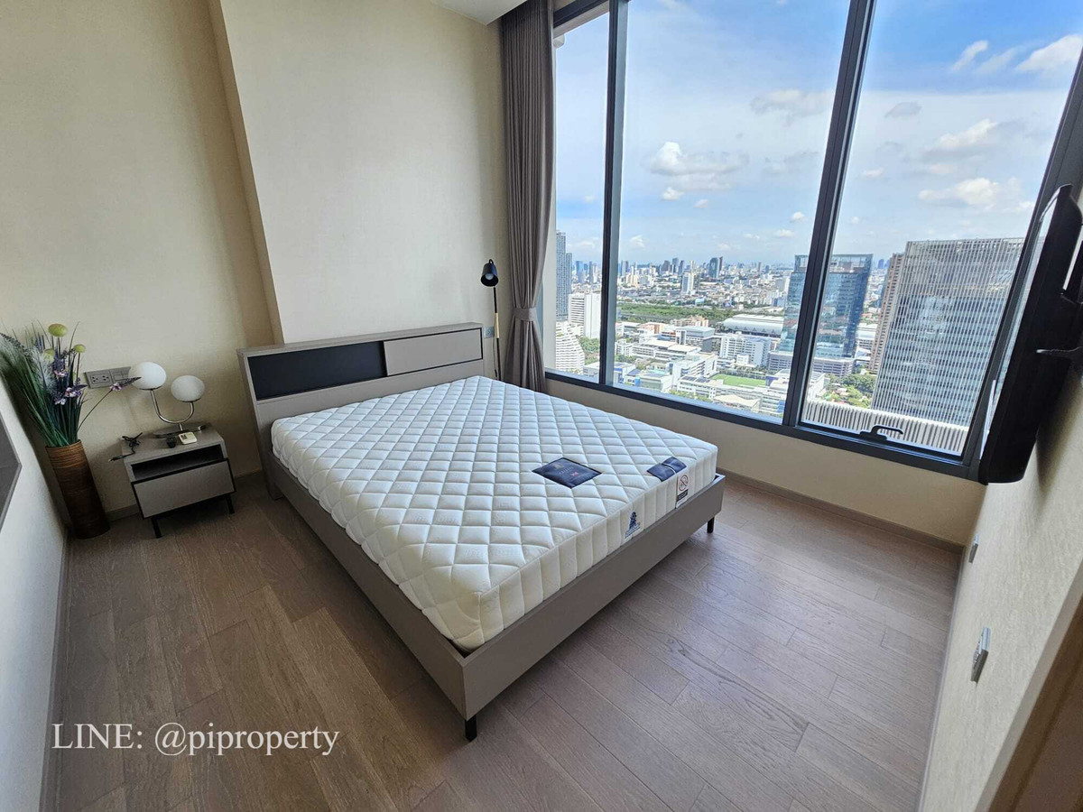 ให้เช่าคอนโดสุขุมวิท อโศก ทองหล่อ : ให้เช่าห้องชุด 1 ห้องนอน ตกแต่งครบครัน ที่ Esse Asoke ชั้นสูง หันหน้าไปทางทิศเหนือ อากาศเย็นสบาย ทำเลดีเยี่ยมในย่านอโศก ใกล้รถไฟฟ้า BTS และ MRT