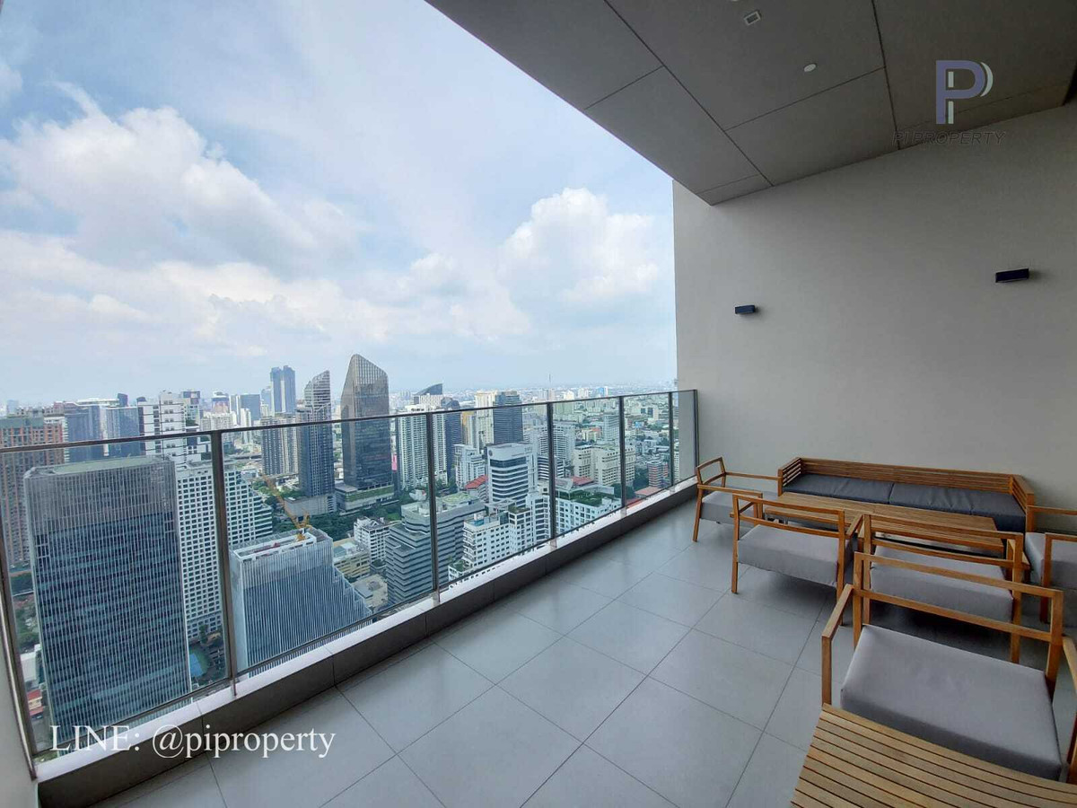 ให้เช่าคอนโดสุขุมวิท อโศก ทองหล่อ : ให้เช่าห้องชุด 2 ห้องนอน ตกแต่งครบครัน ในโครงการ Esee Asoke ทำเลดีเยี่ยมในย่านอโศก ใกล้รถไฟฟ้า BTS และ MRT