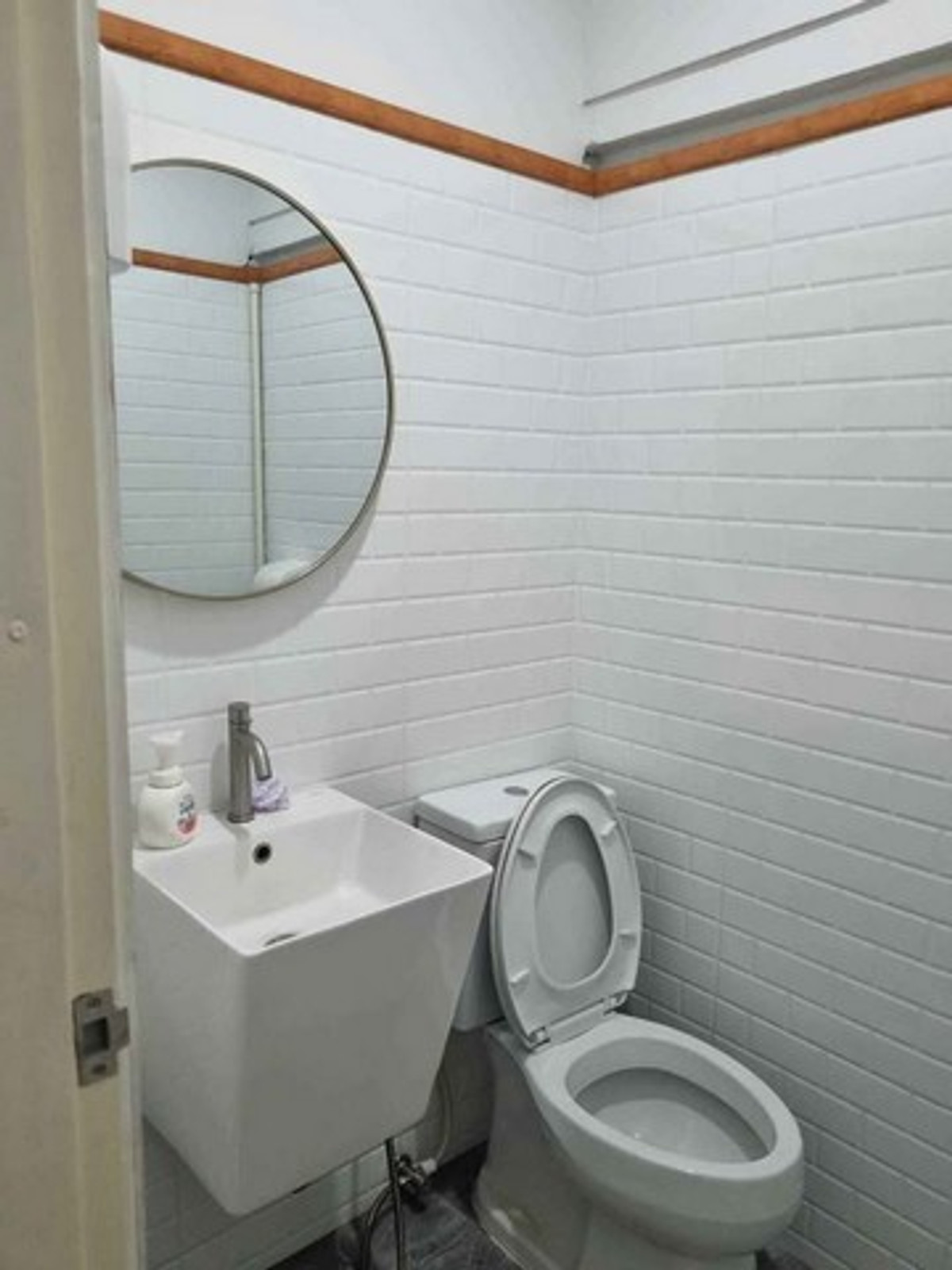 For RentOfficeRamkhamhaeng, Hua Mak : HR3285 Warehouse for rent, Ramkhamhaeng-Khlong Tan, 440 sq m., spacious office space. Convenient travel near the expressway and Airport Link.