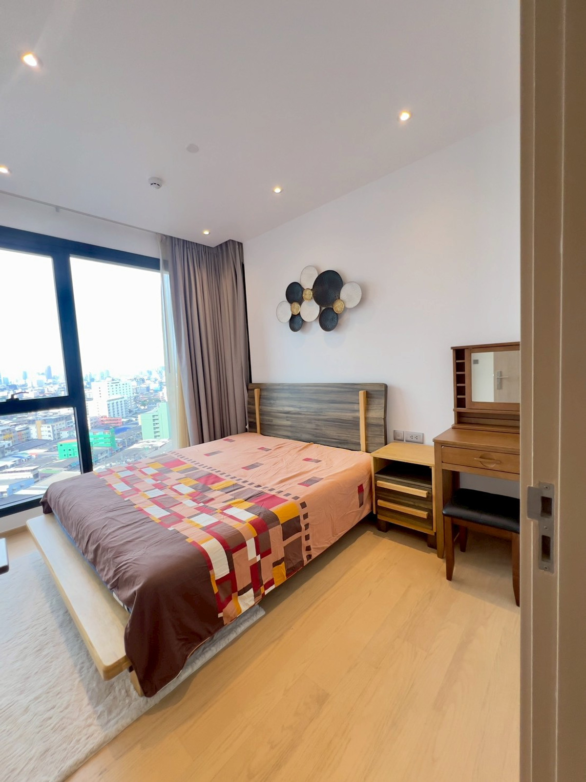 ให้เช่าคอนโดพระราม 9 เพชรบุรีตัดใหม่ RCA : SPECIAL PRICE -- FOR RENT - 2 BEDROOM 68 SQ.M-  READY TO MOVE IN - CALL NOW 094-641-5974